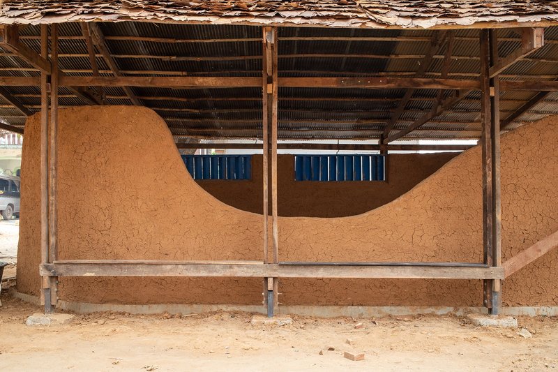 &nbsp; Exterior elevation reveals the fluid geometry of rammed earth walls under a lightweight roof.