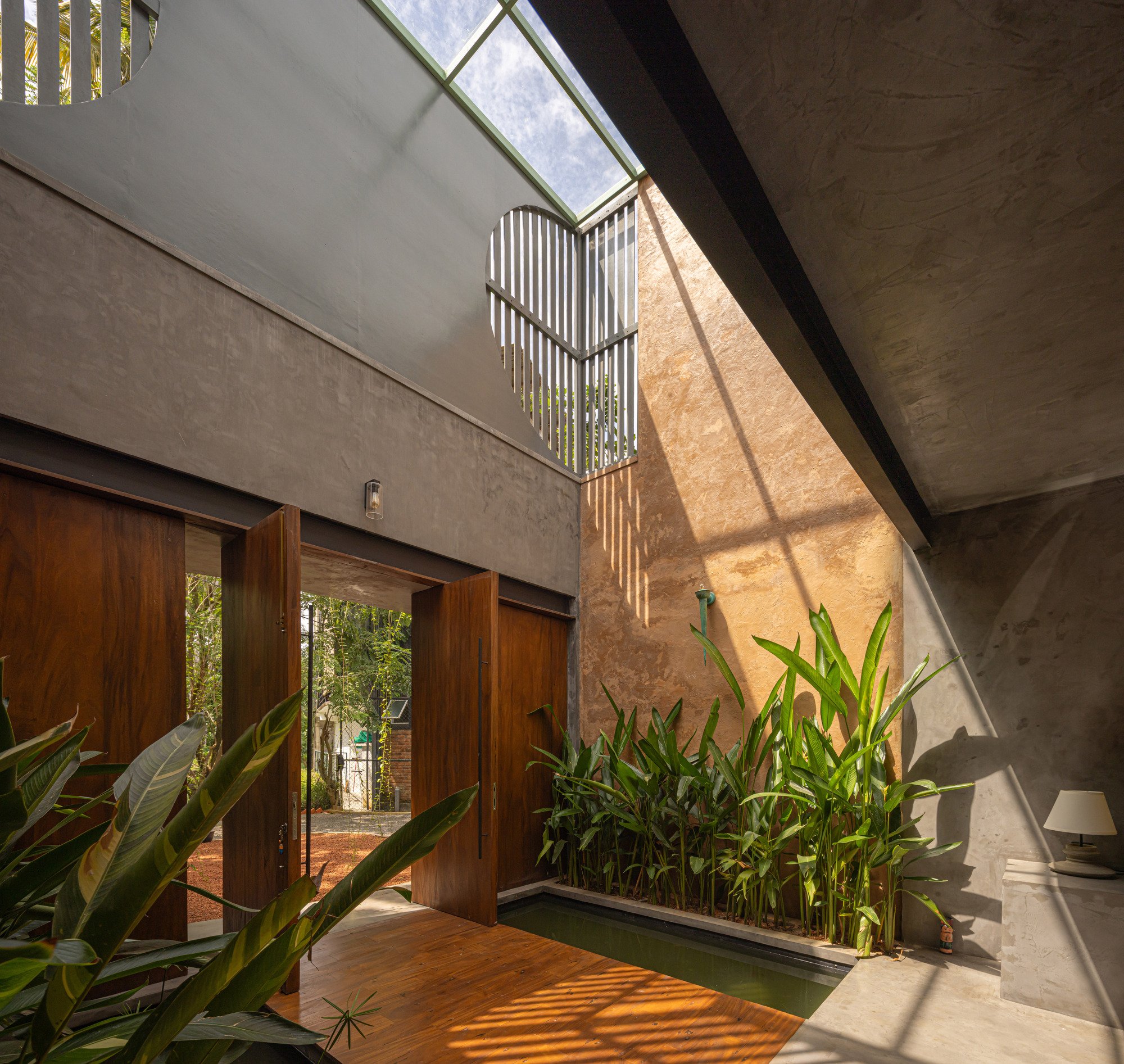 Damith S Munasinghe Folds Studio and Home into a Single 2400-Square-Foot Continuum in Sri Lanka