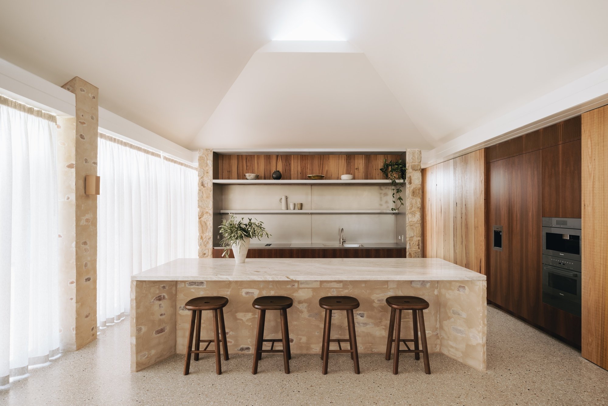 James Allen Architect Turns a Crumbling Adelaide Villa into a Sandstone Courtyard House