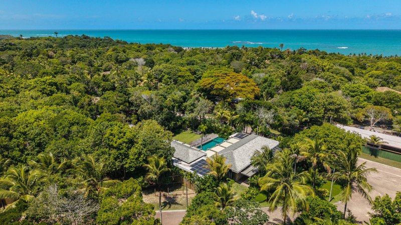 Beatriz Henriques Weaves Climate and Craft into a Timber Vacation House in Trancoso