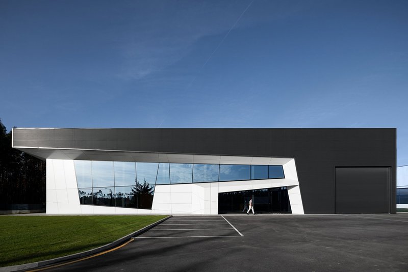 Monolithic form with faceted geometry shaping a bold contemporary identity.