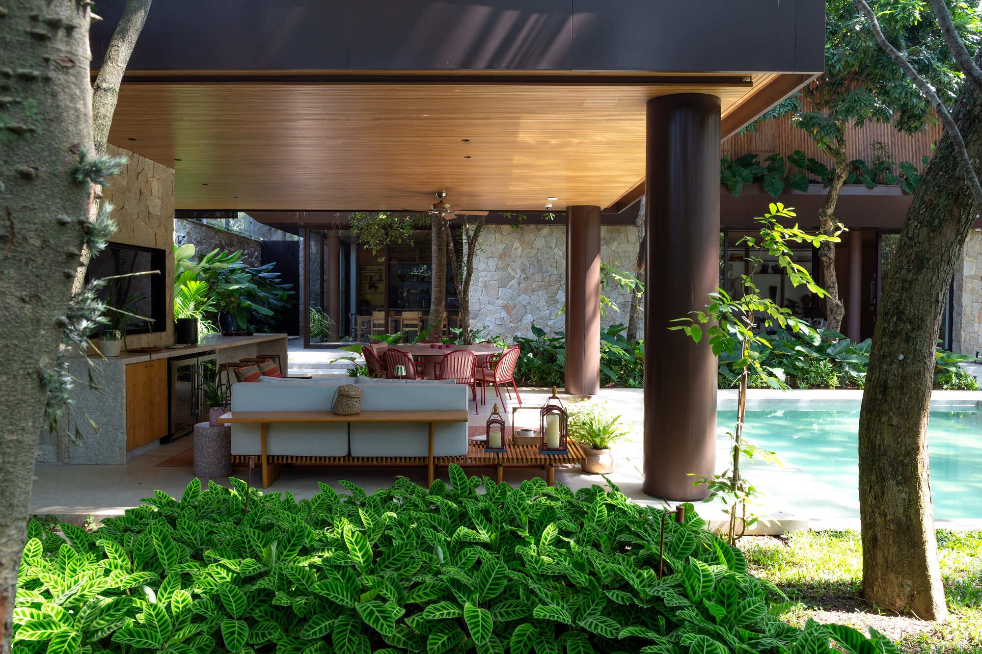 Triplex Arquitetura Shapes a São Paulo House Around the Trees That Were Already There