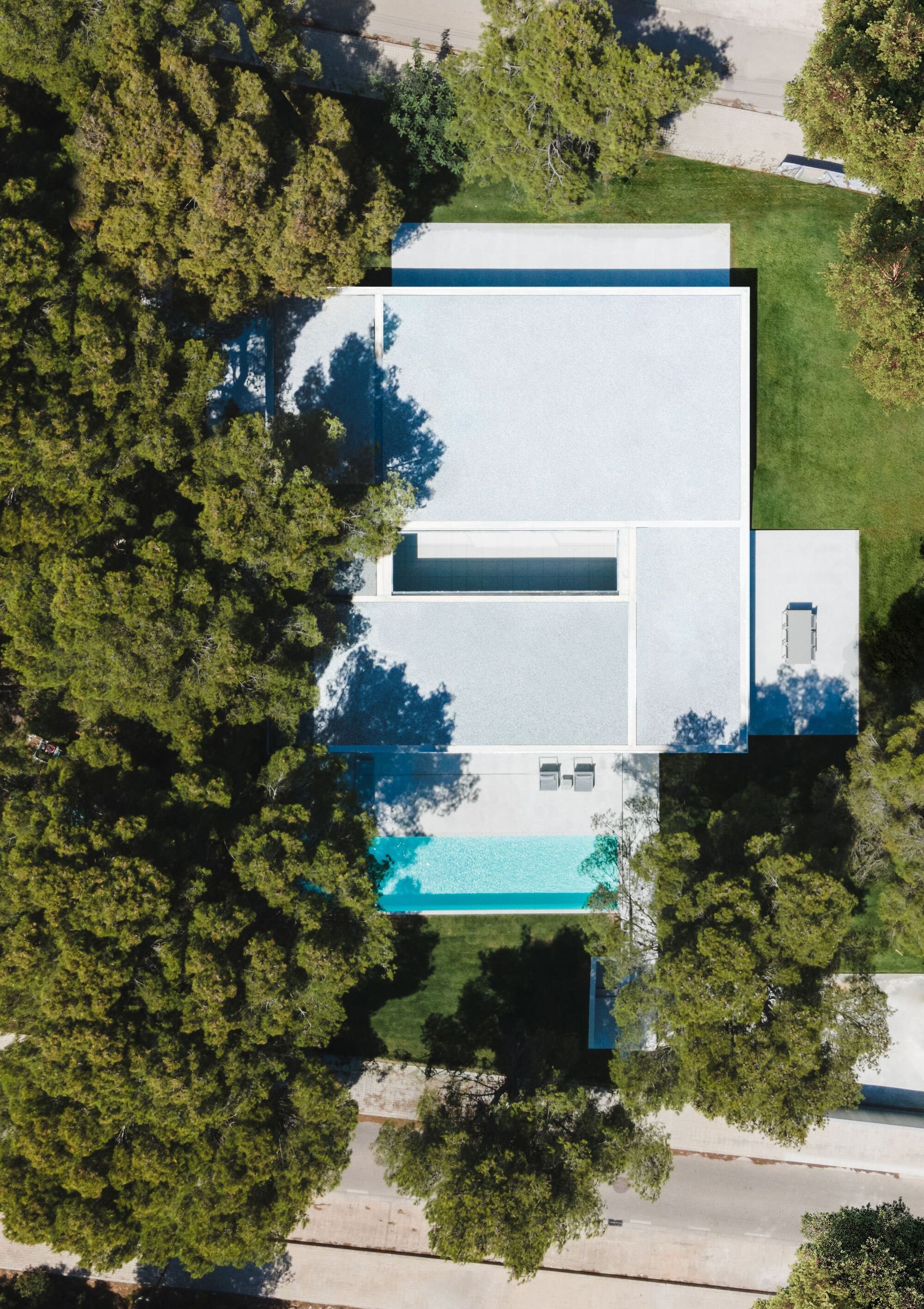 Fran Silvestre Arquitectos Interlocks Four Aluminum Volumes Around a Courtyard in Madrid