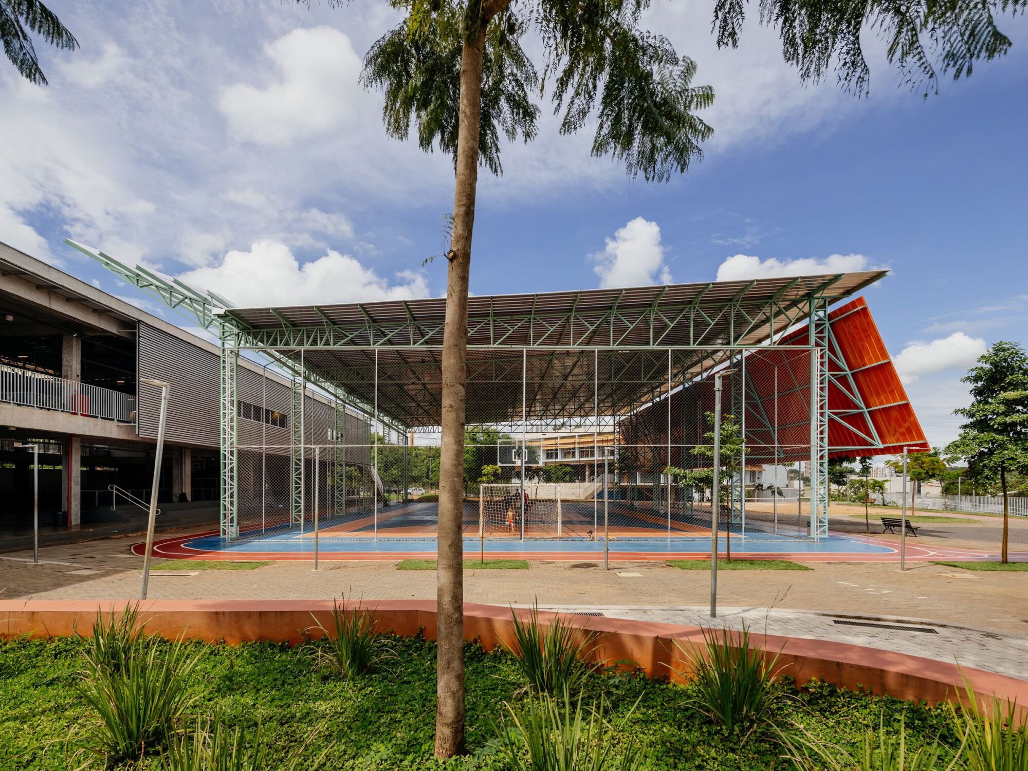 A Schoolyard Canopy That Holds Its Own Sky