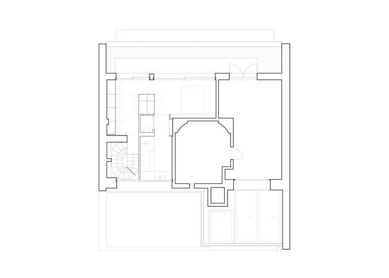 Floor plan drawing showing an apartment layout with rooms arranged around a central curved bathtub