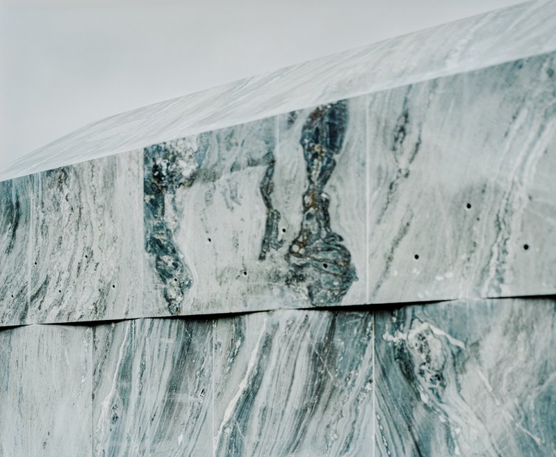 Close-up of the green and white marble panel joint with visible veining patterns