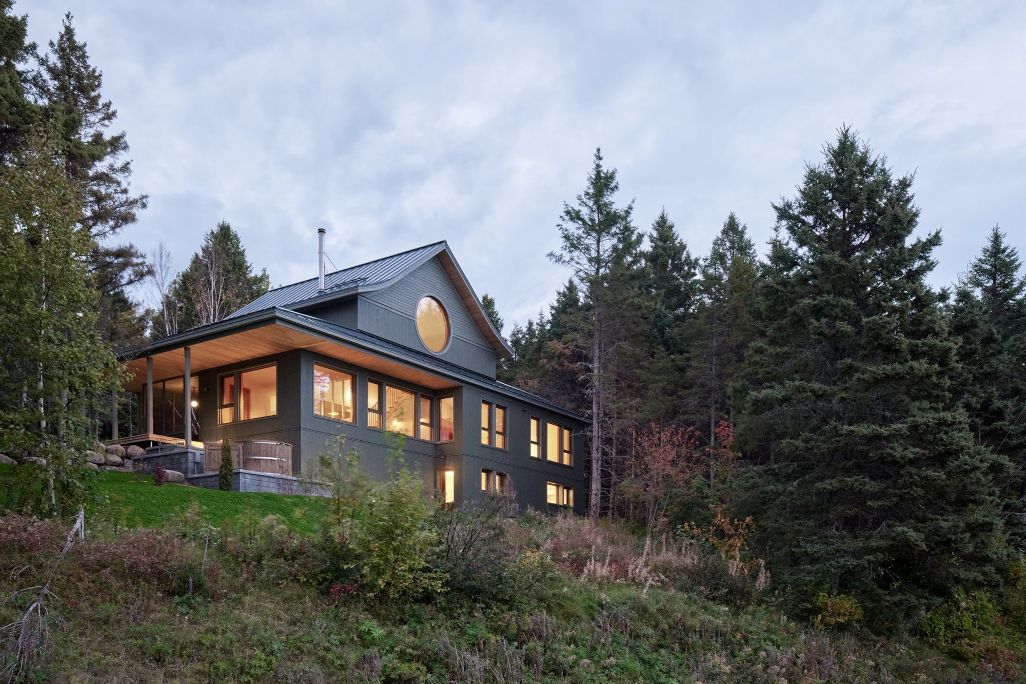 L. McComber Builds a Multigenerational Retreat Around a Giant Oculus in Charlevoix