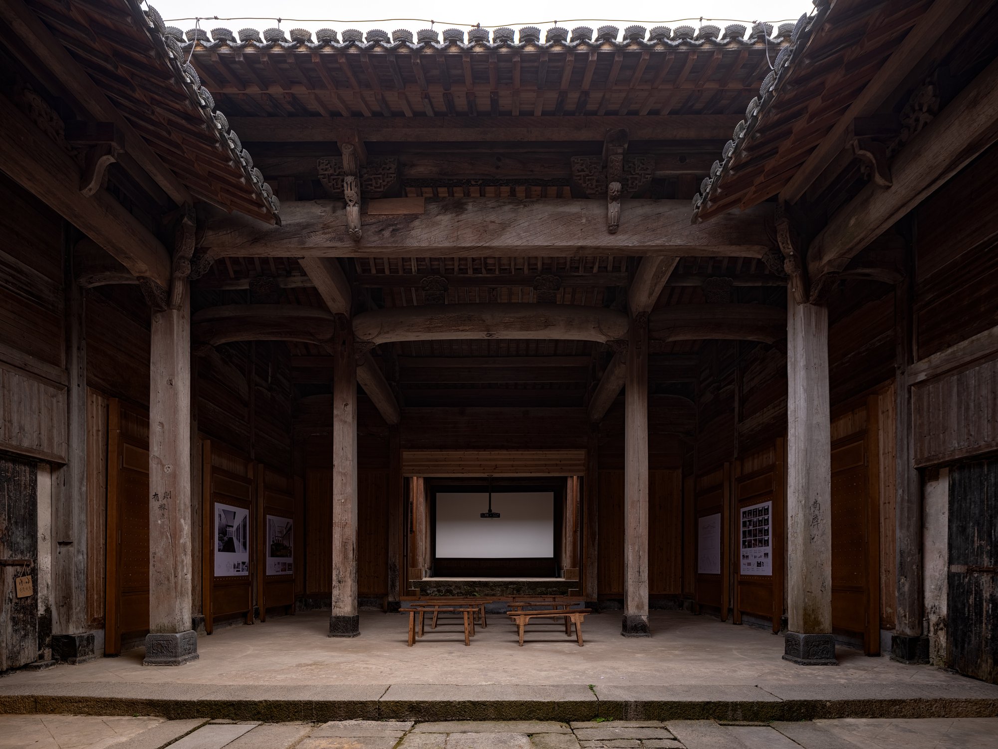 Atelier Guo Inserts a Village Cinema into a Centuries-Old Ancestral Hall Without Touching a Wall