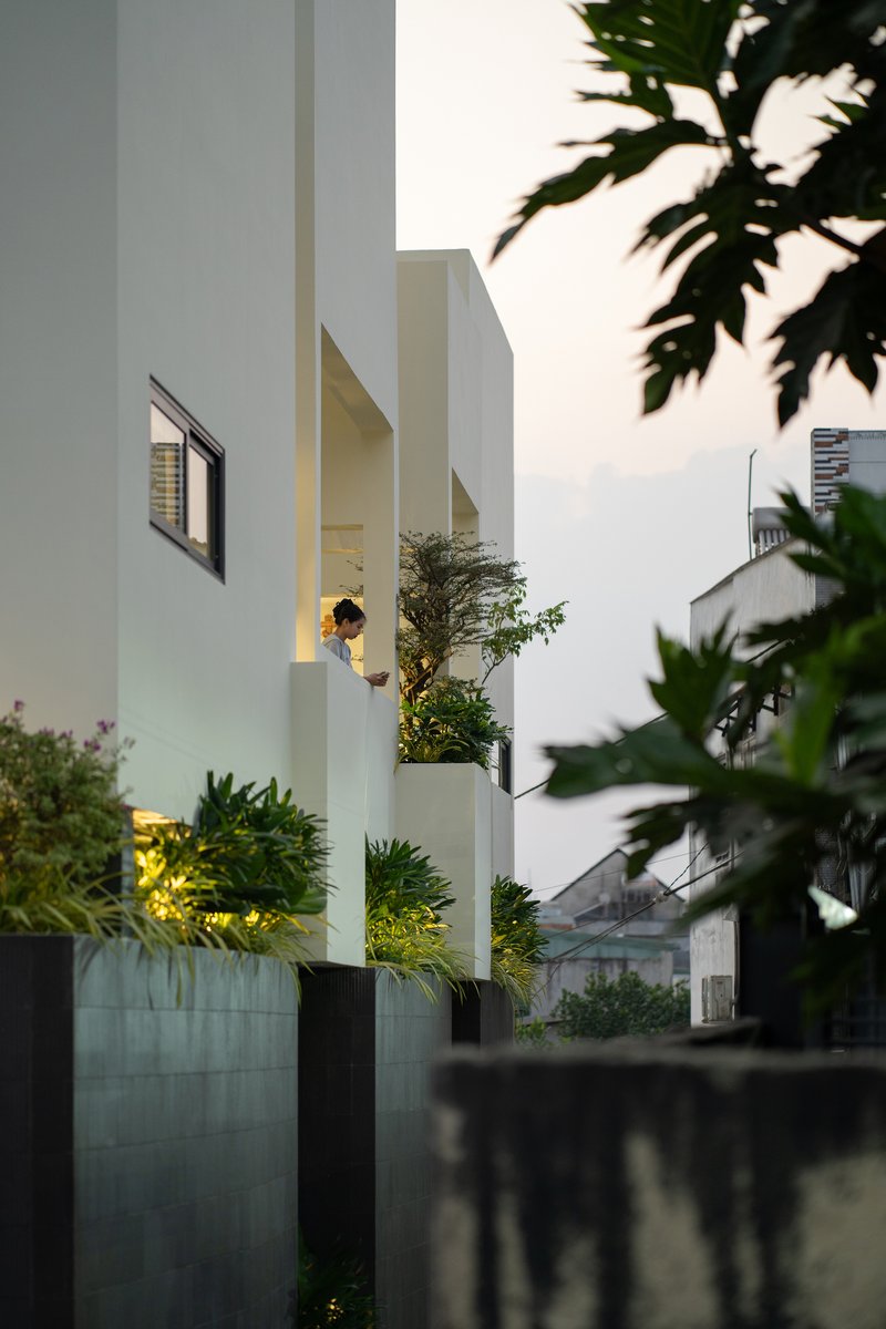 Atelier TAs Splits a 5-Meter-Wide Vietnamese Tube House into Breathing Halves