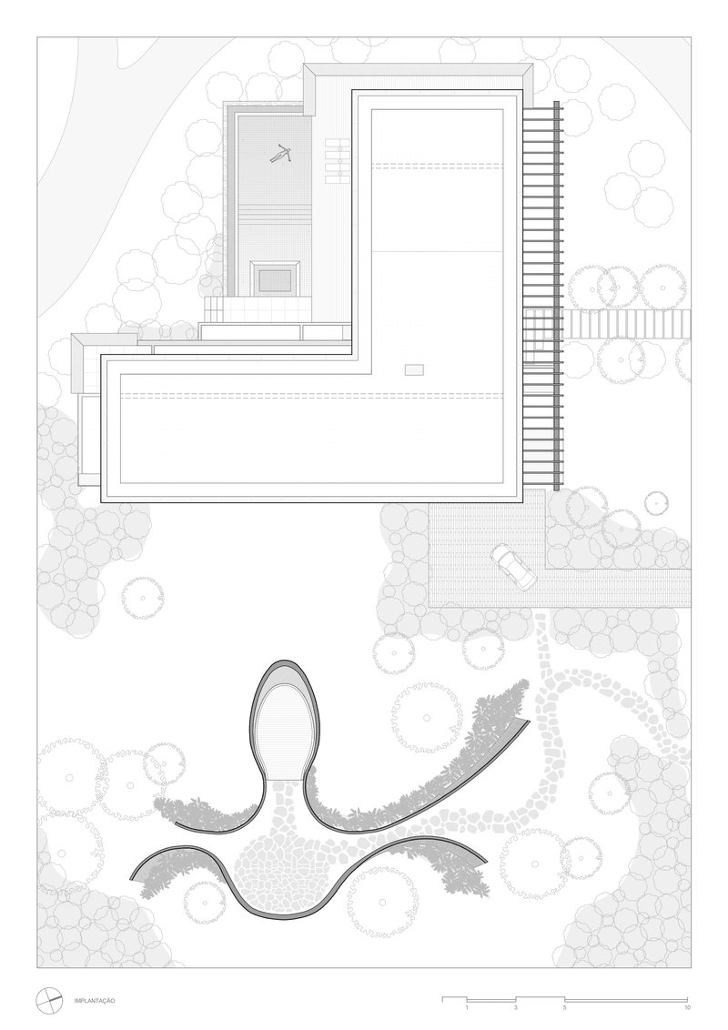 Site plan drawing showing the rectangular building and sinuous landscape walls among trees