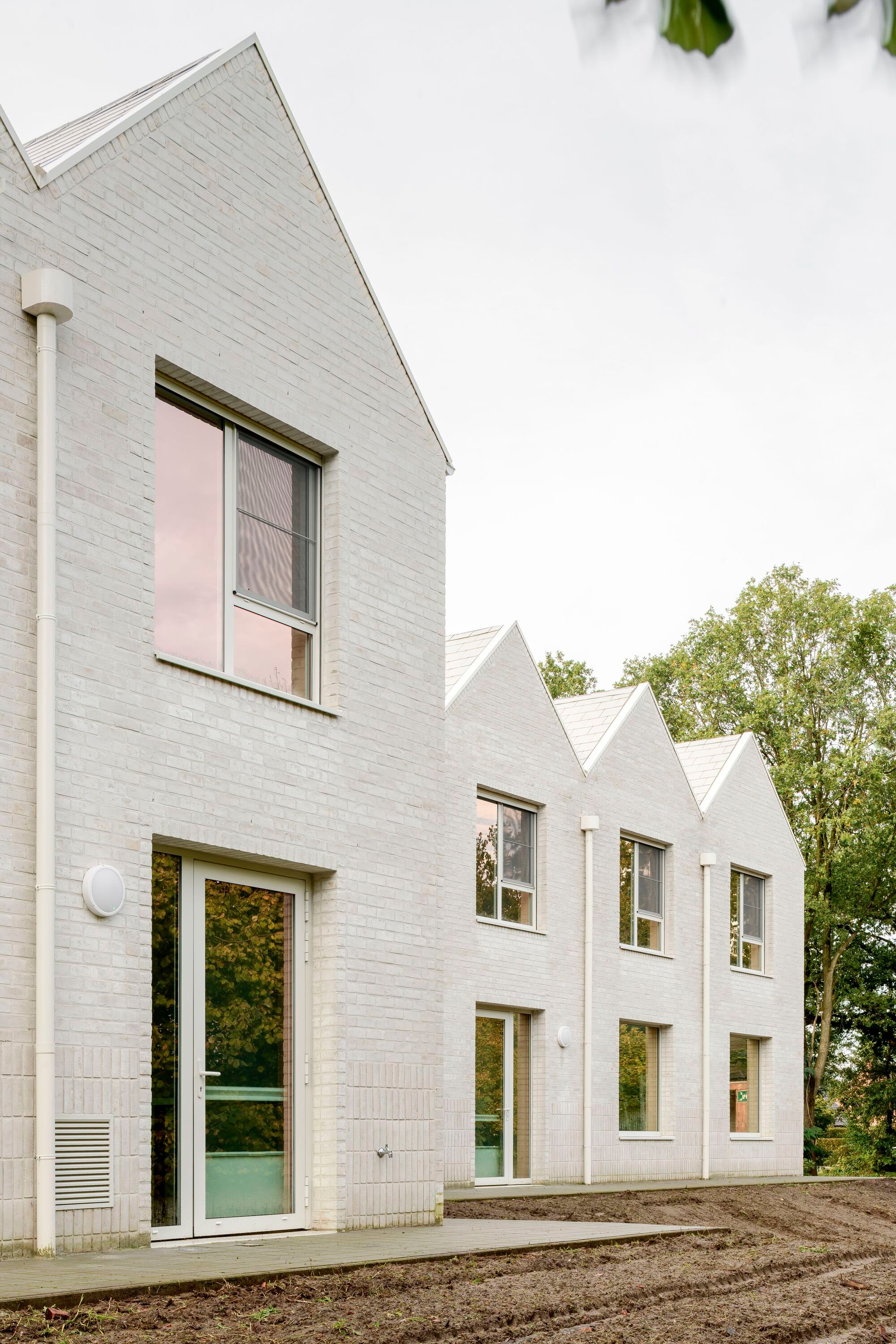 FELT Architecture Transforms a Belgian Villa into a Mental Health Care Home of Quiet Individuality