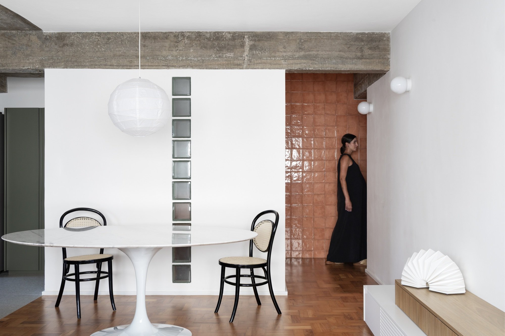 Estúdio OLO Peels Back Layers of a 60 m² São Paulo Apartment to Reveal Its Concrete Bones