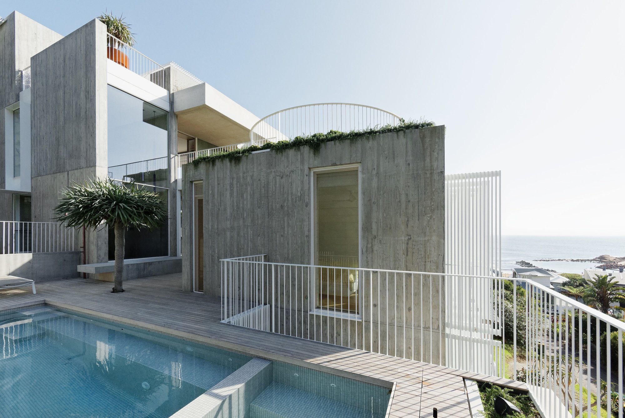 Architecture Saville Isaacs Cascades a Five-Level Concrete Retreat Down the Avoca Beach Hillside