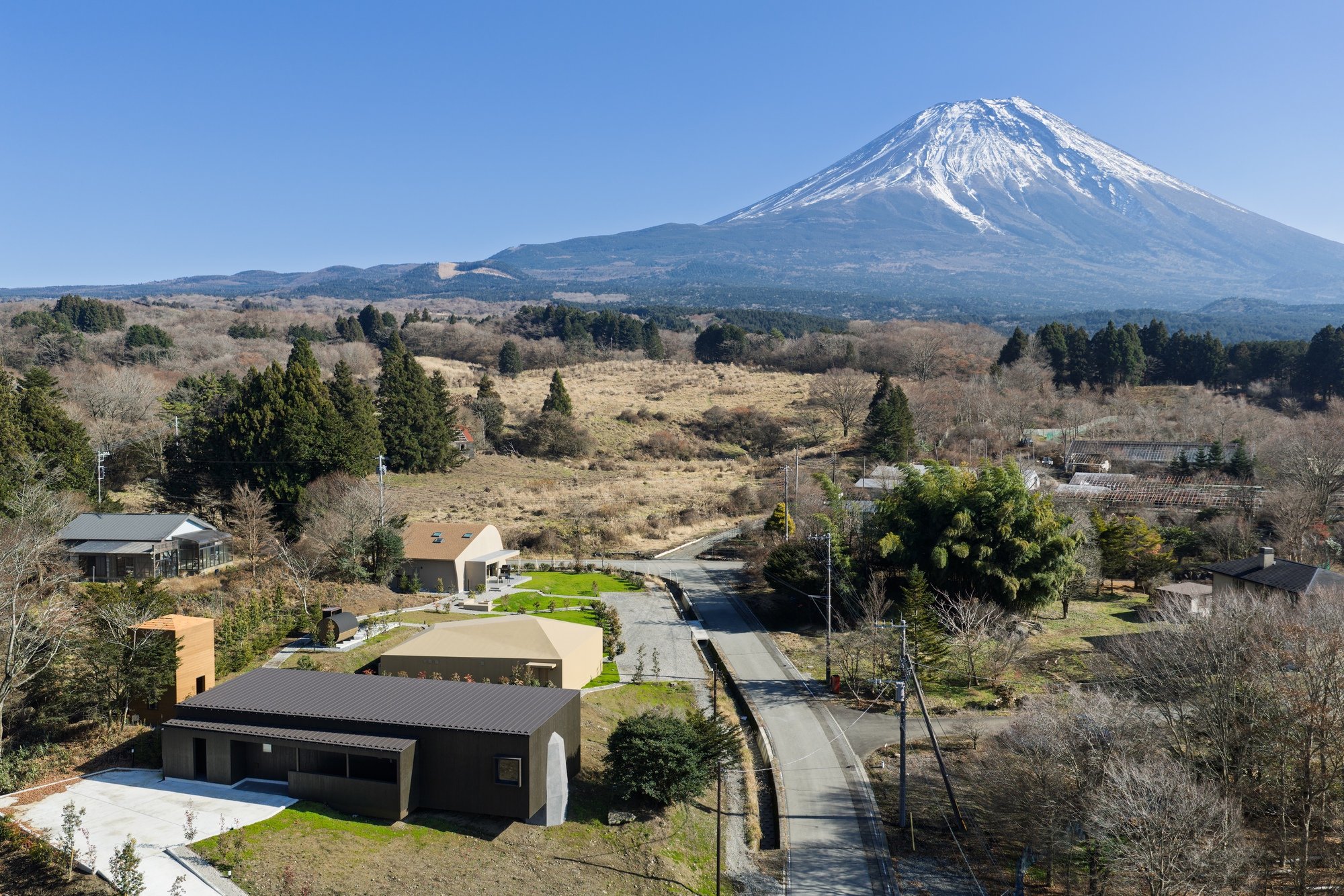 Kubo Tsushima Architects Scatters Three Villas Across a Plateau to Frame Mount Fuji