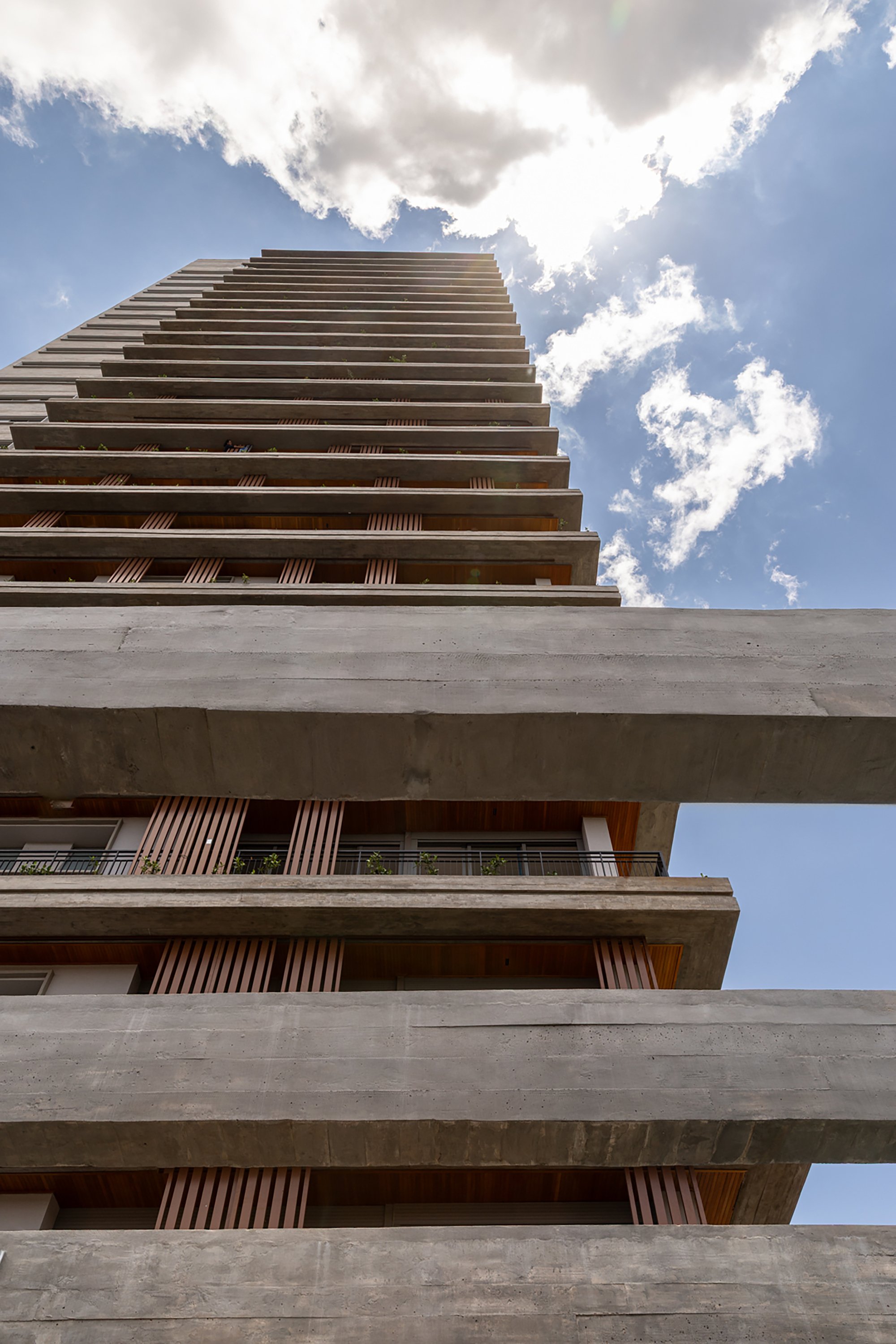 Perkins&Will Stacks a Single Home on Every Floor of a 24-Story Tower in Campo Grande