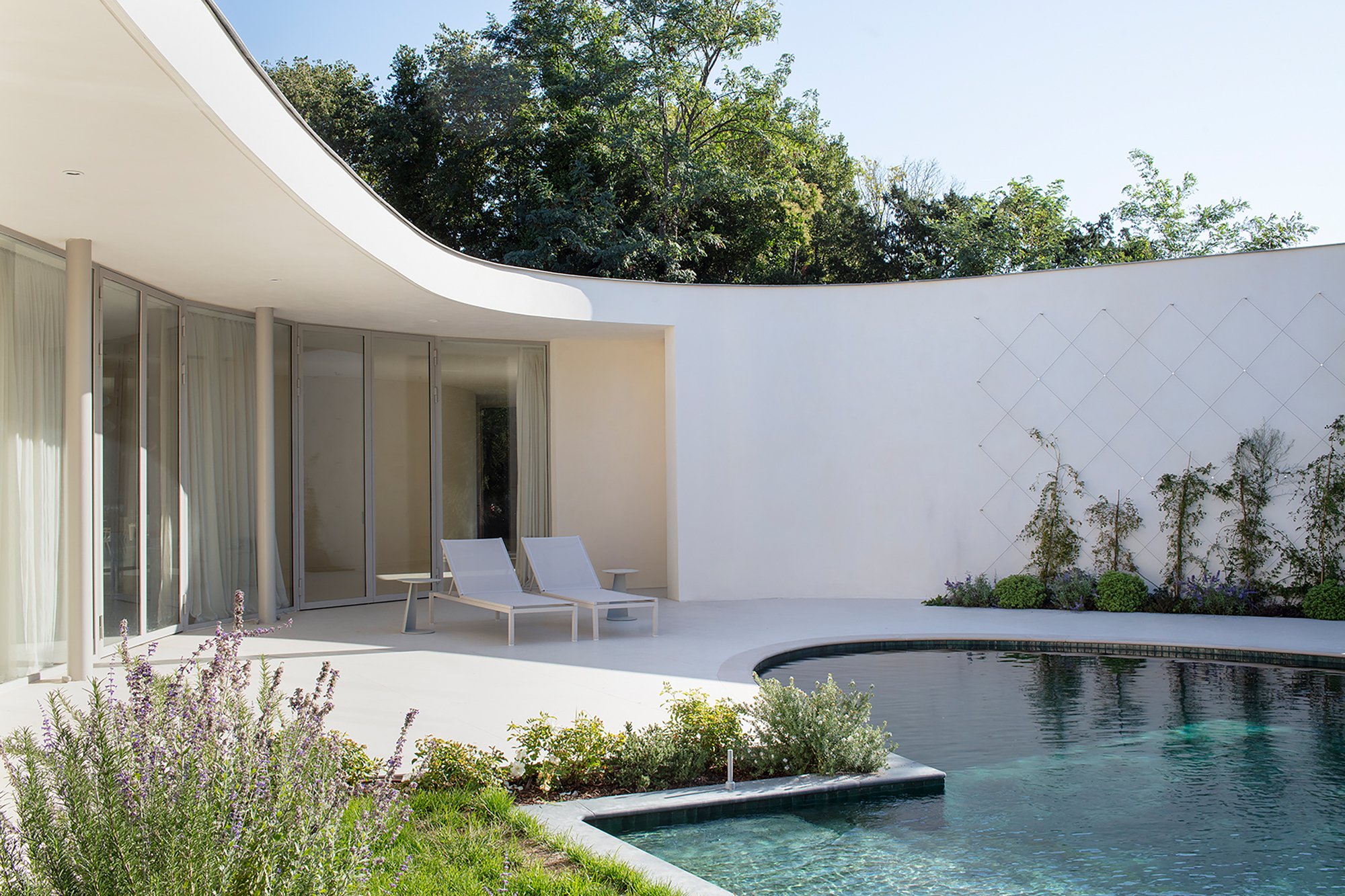 Patrick Arotcharen Wraps a Bordeaux Villa Around Its Own Private Landscape