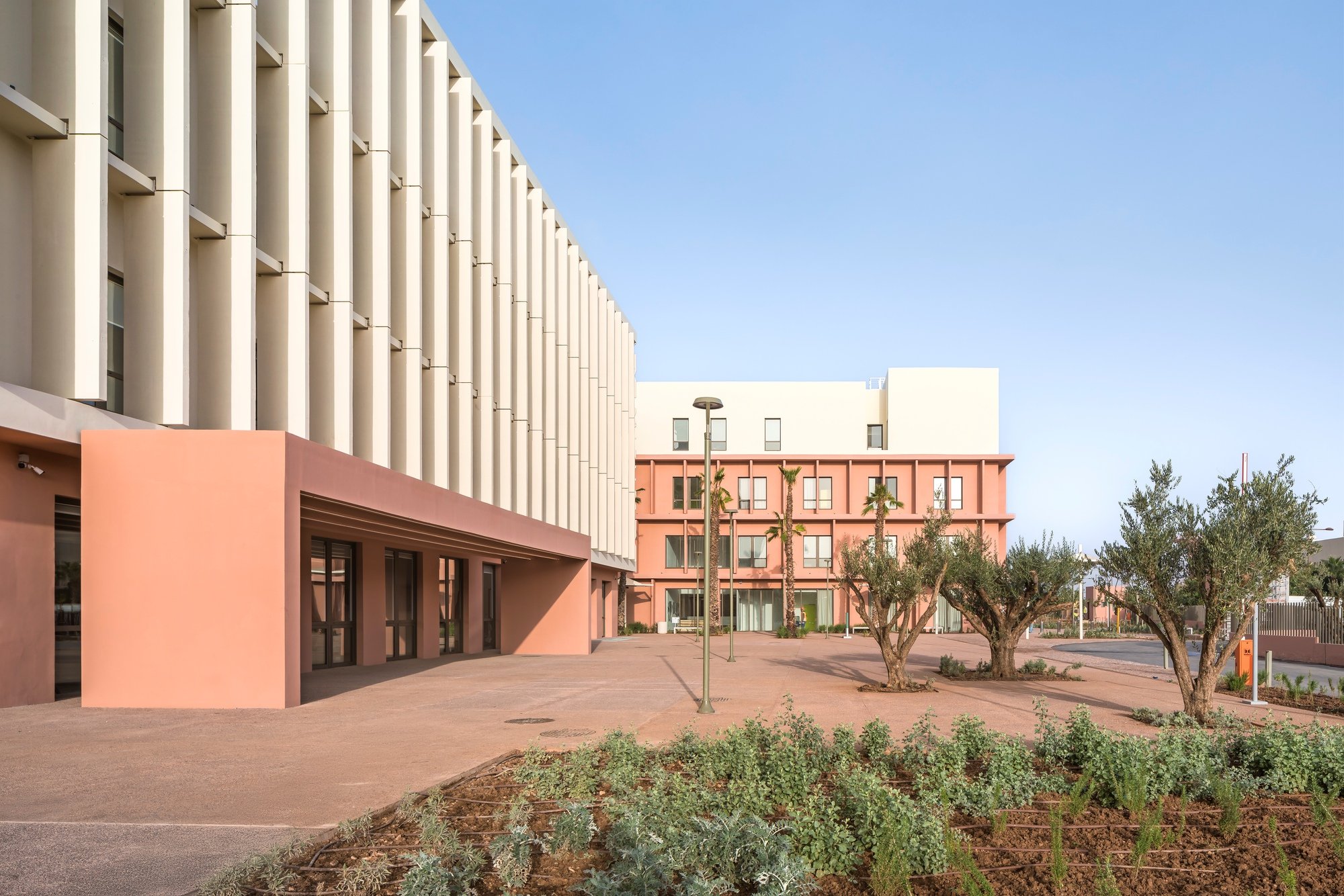 Michel Rémon, Associés, and ARCHIMATH Reinvent the Courtyard Hospital in Morocco's Desert