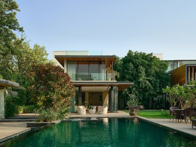 DADA Partners Wraps a New Delhi Residence Around a Ficus Tree in a Prairie-Inspired Plan