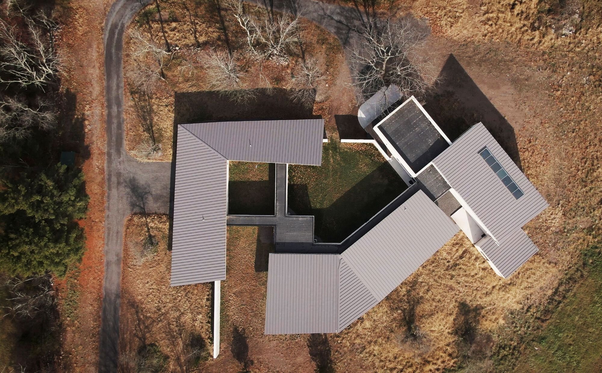Horizontal Design Shapes an Artist's Refuge as a Pinwheel of Timber Roofs in the Hudson Valley