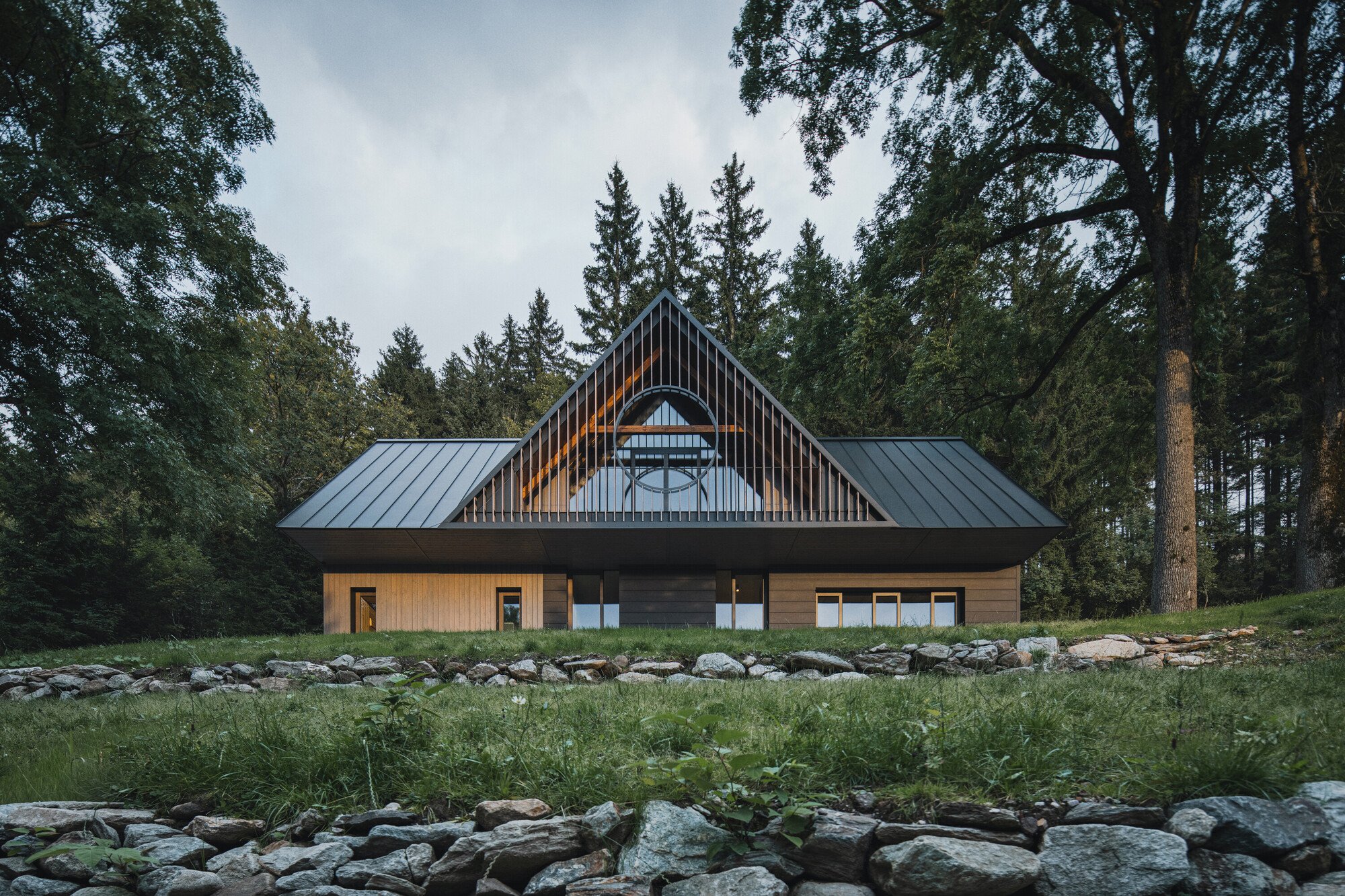 Mimosa Architects Unearths a Lost Krkonoše Cottage from Beneath Decades of Neglect