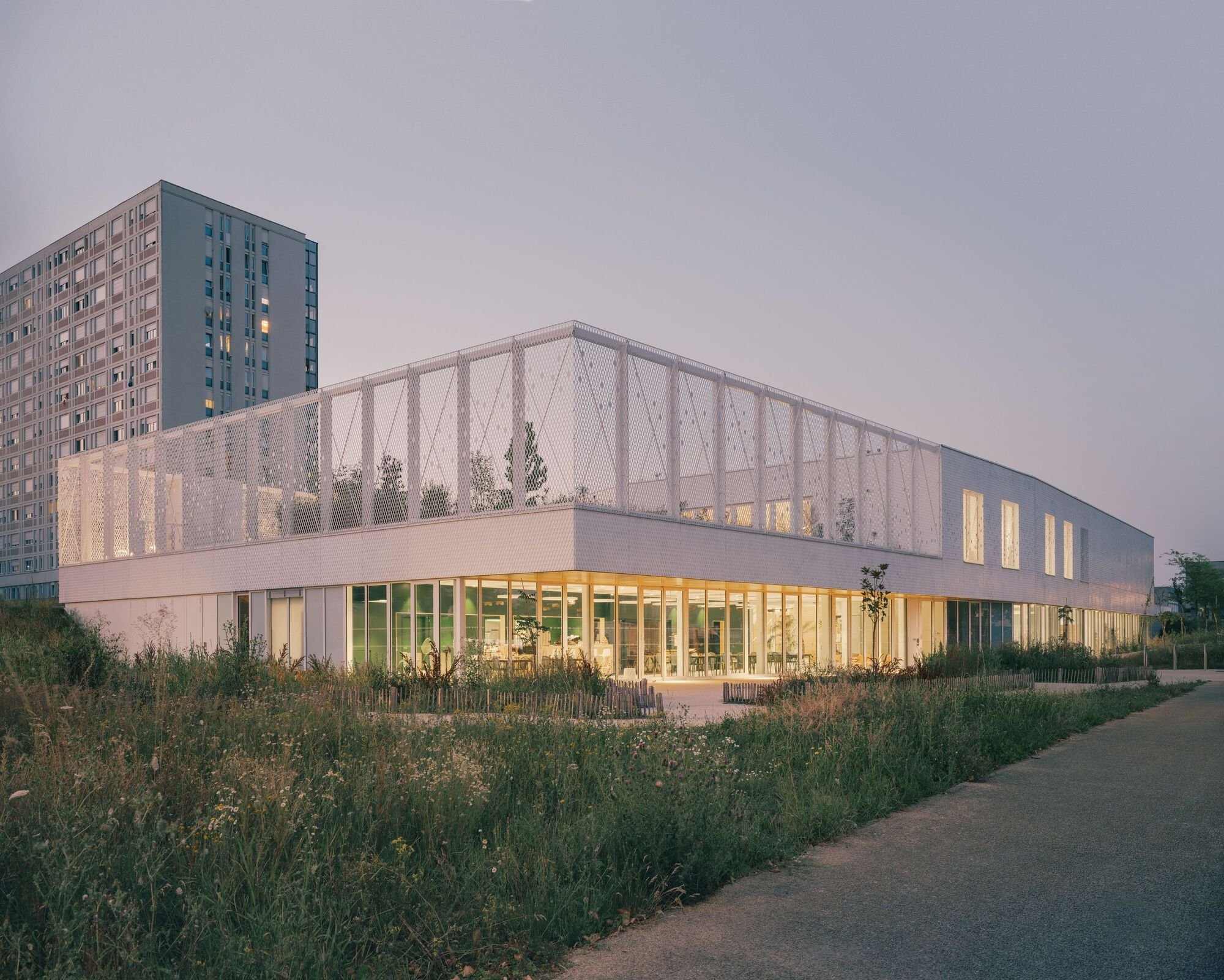 ABC Studio Grounds a Socio-Educational Center in Metz's Borny District with Meadow and Mesh