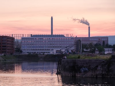 MVRDV and morePlatz Fold a Sculptural Office Building into Mainz's Former Industrial Harbor