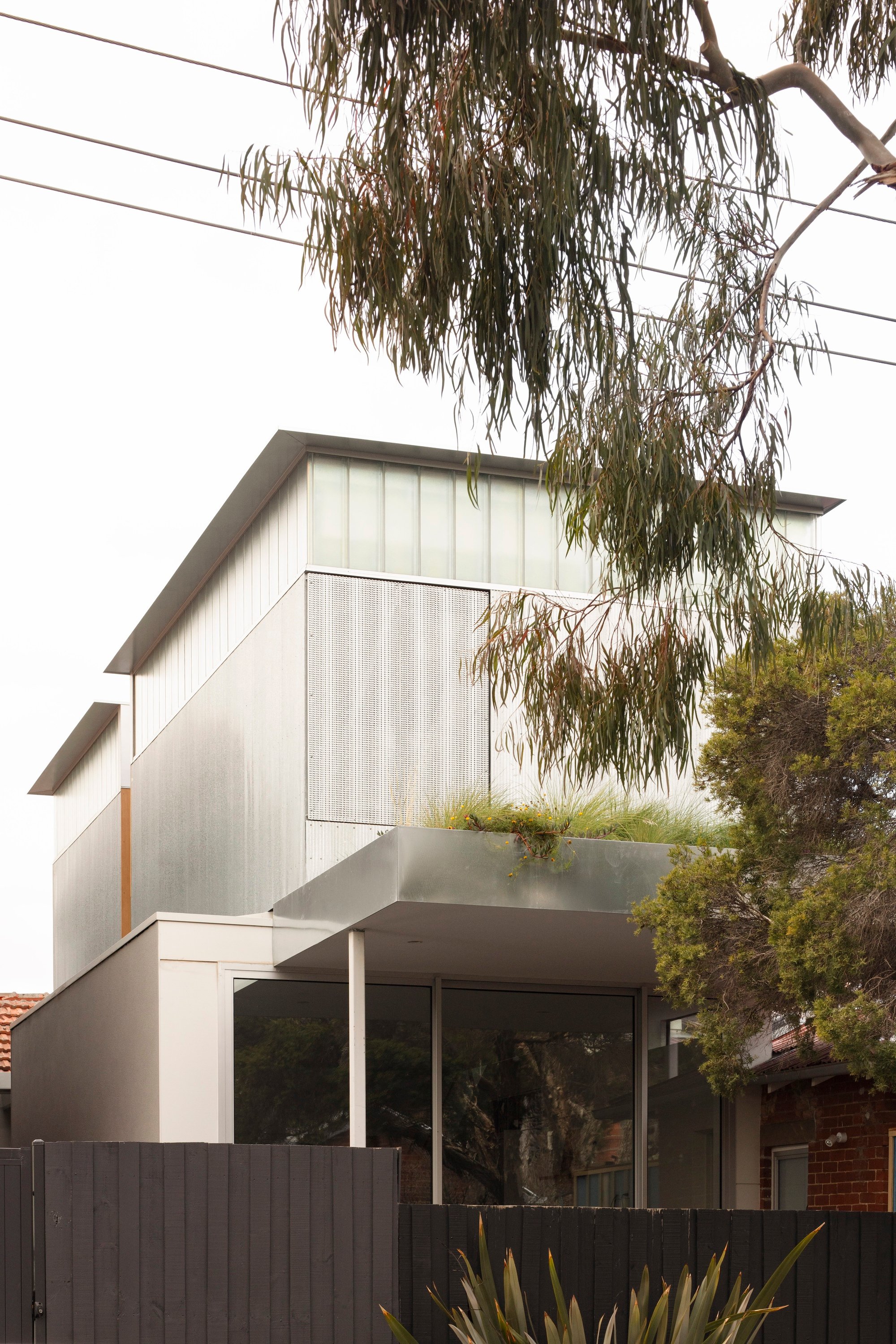 Office MI-JI Lifts Bedrooms and a Garden Above a Saint Kilda East Bungalow