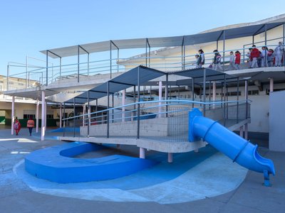 Además Arquitectura Wraps a Concrete Ramp Around a Tree to Transform a Buenos Aires Schoolyard