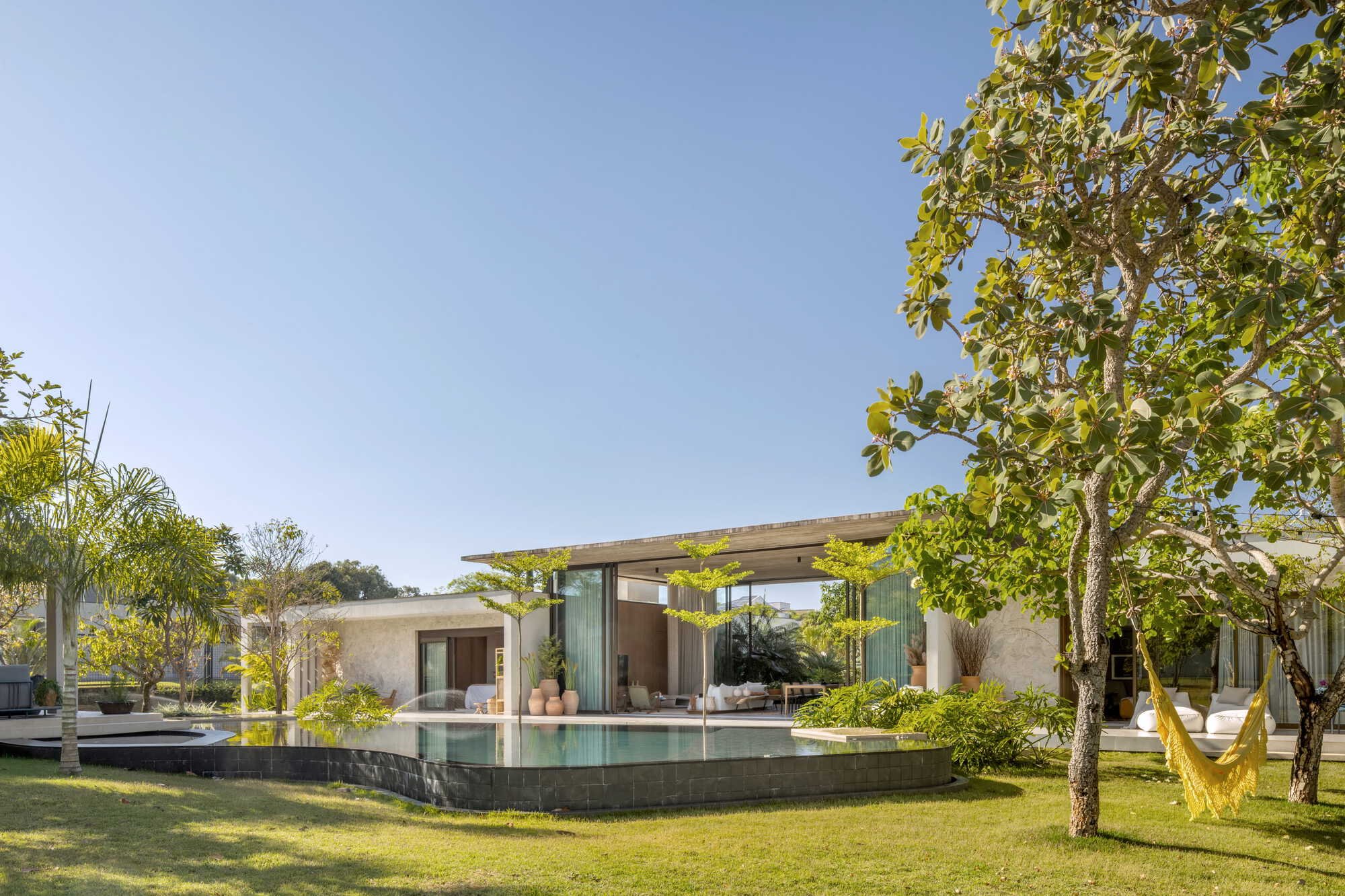 Studio Gontijo Splits a Brasília House into Two Wings Joined by a Glass Pavilion