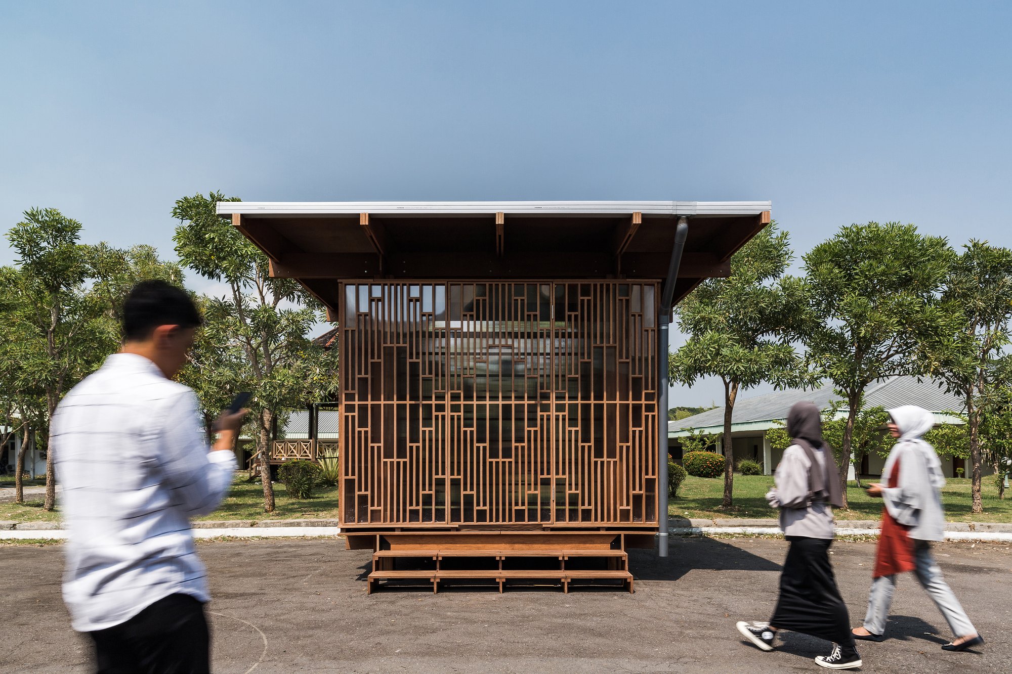 SHAU Indonesia Flat-Packs an Entire Library into 10 Square Meters of Plywood