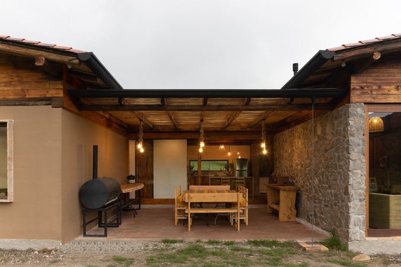 Pedro Moncayo Torres Revives the Primitive Hut on an Ecuadorian Farm for Under $100K