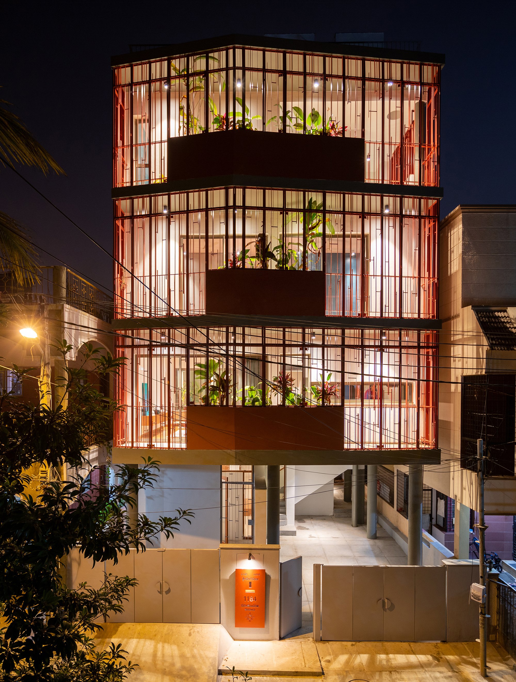 Kumar La Noce Wraps a Multigenerational Bengaluru House in a Terracotta Steel Exoskeleton