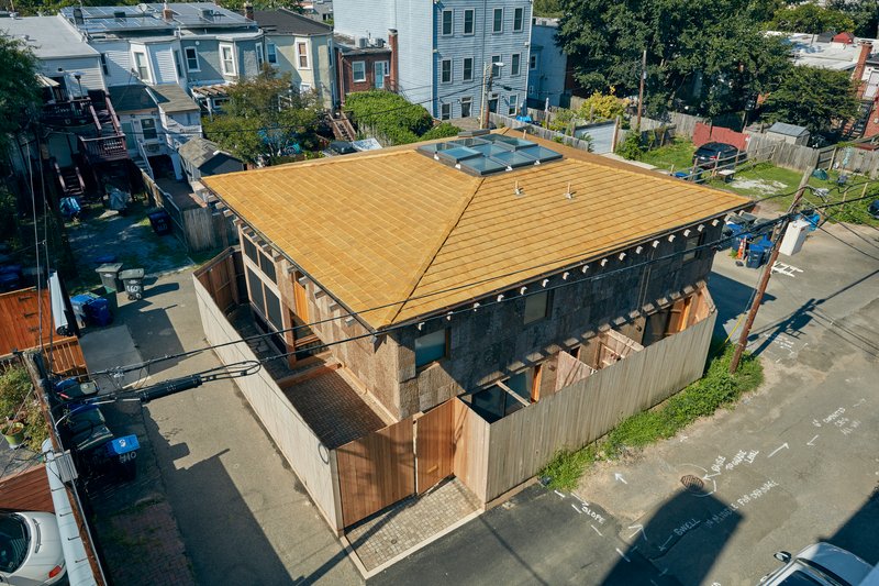 BLDUS Revives the DC Alley House with Poplar, Bamboo, and Reclaimed Marble