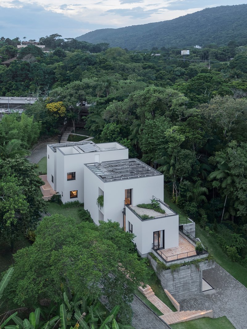 Nommo Arquitetos Fragments a House into Offset Volumes on a Forested Slope in Florianópolis