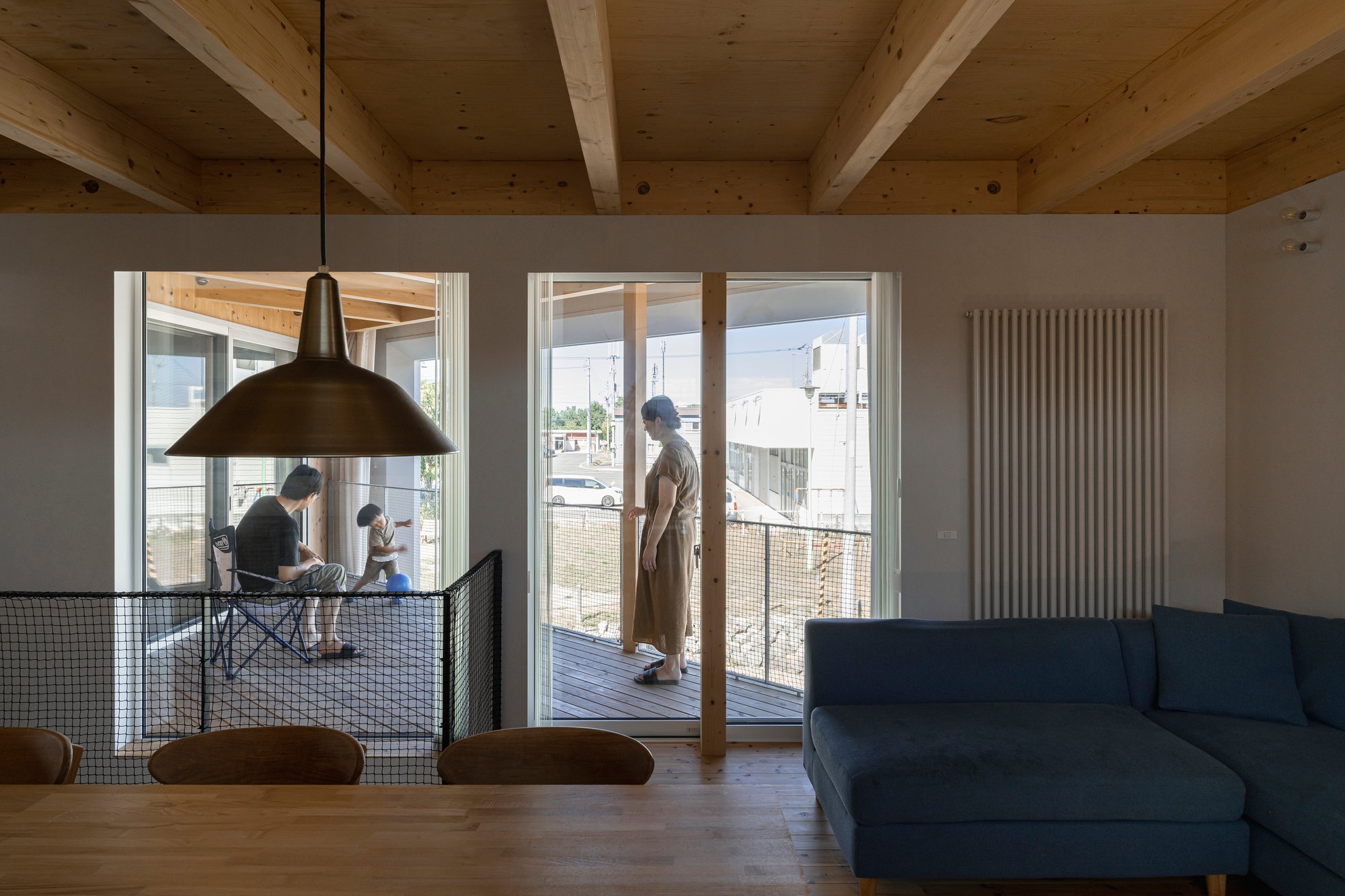 Qukan Dissolves the Wall Between a Hokkaido House and Its Neighboring Park