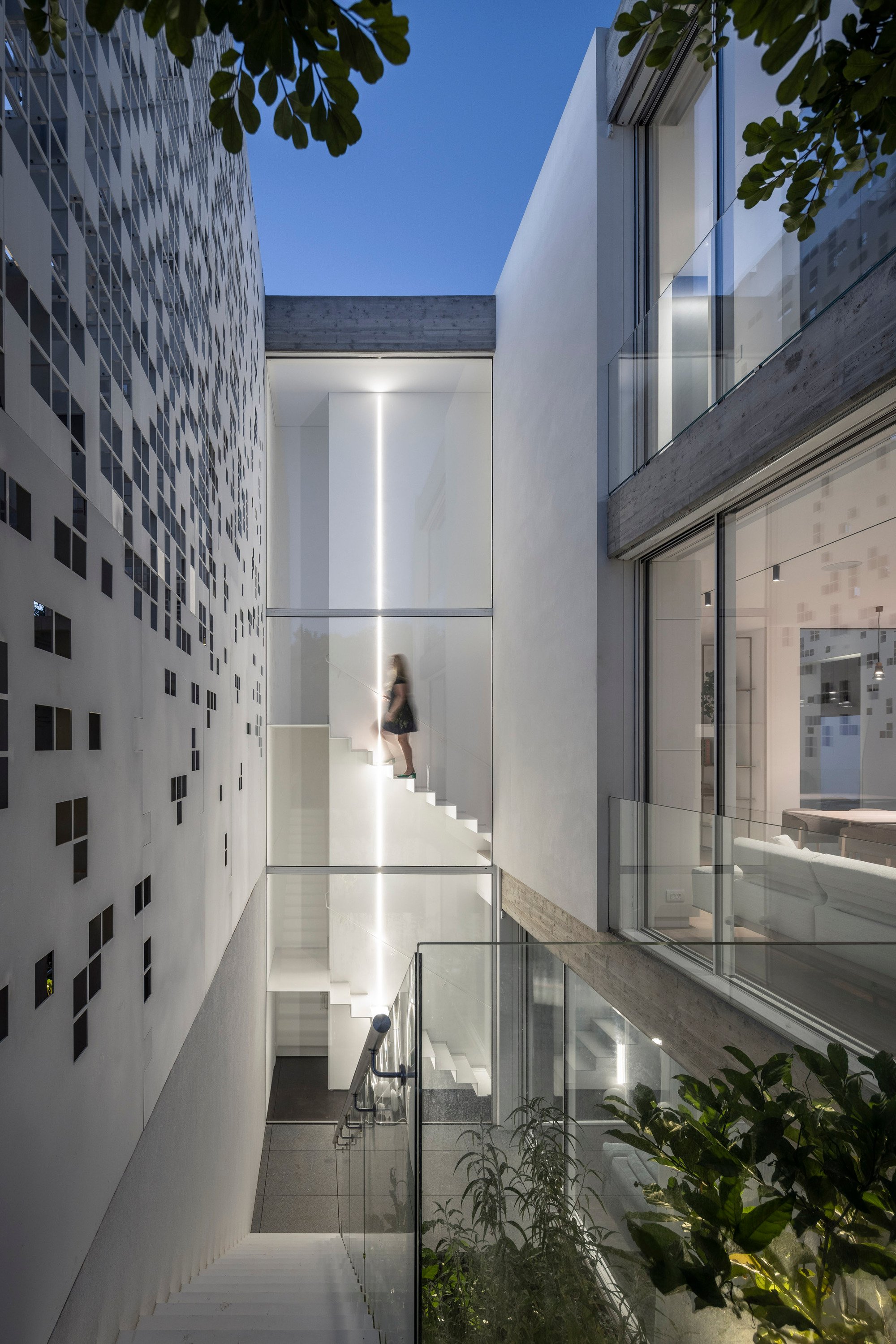 Anderman Architects Build a Gradient Wall That Dissolves a Tel Aviv House into Light