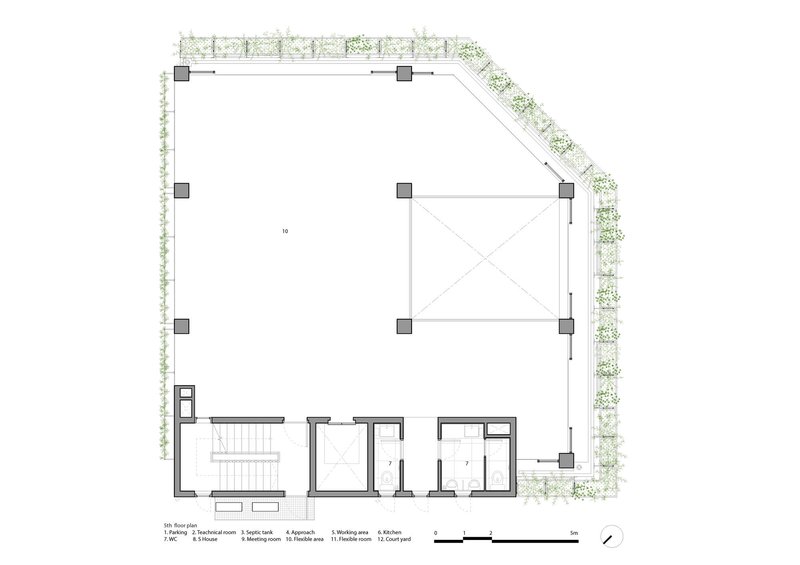 Floor plan drawing showing a large open space with central structural bays and service rooms along one edge