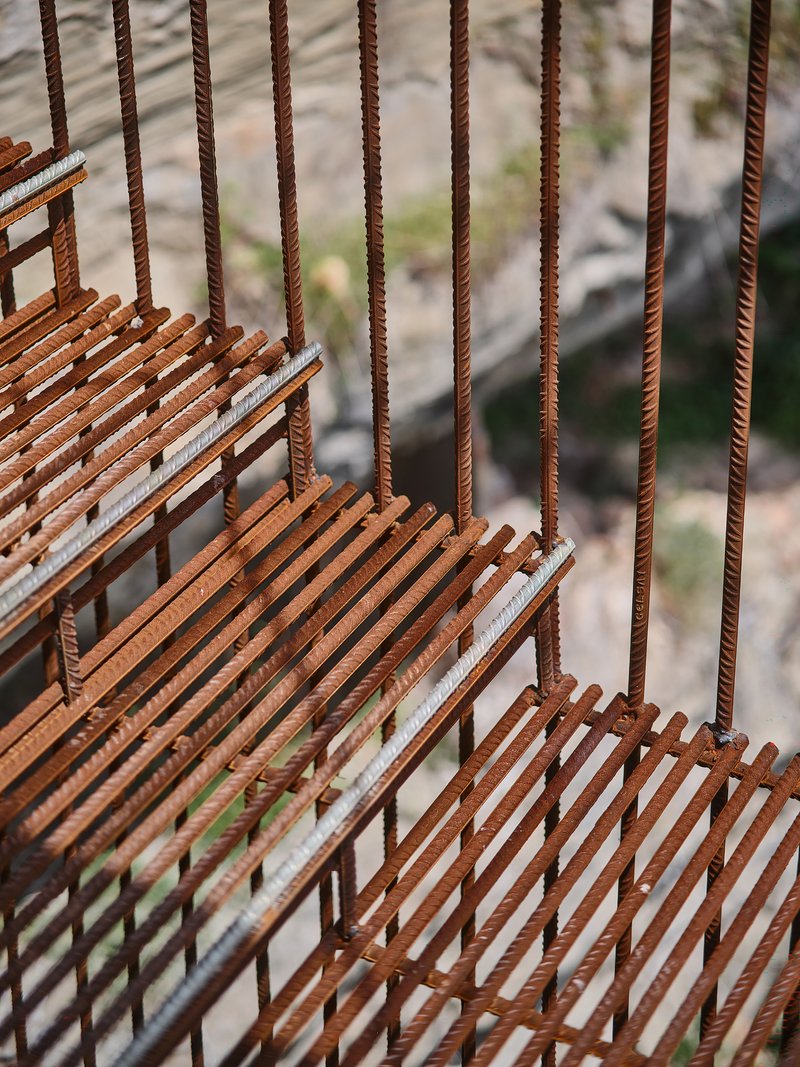 Layered rebar steps with vertical rods penetrating horizontal slat treads