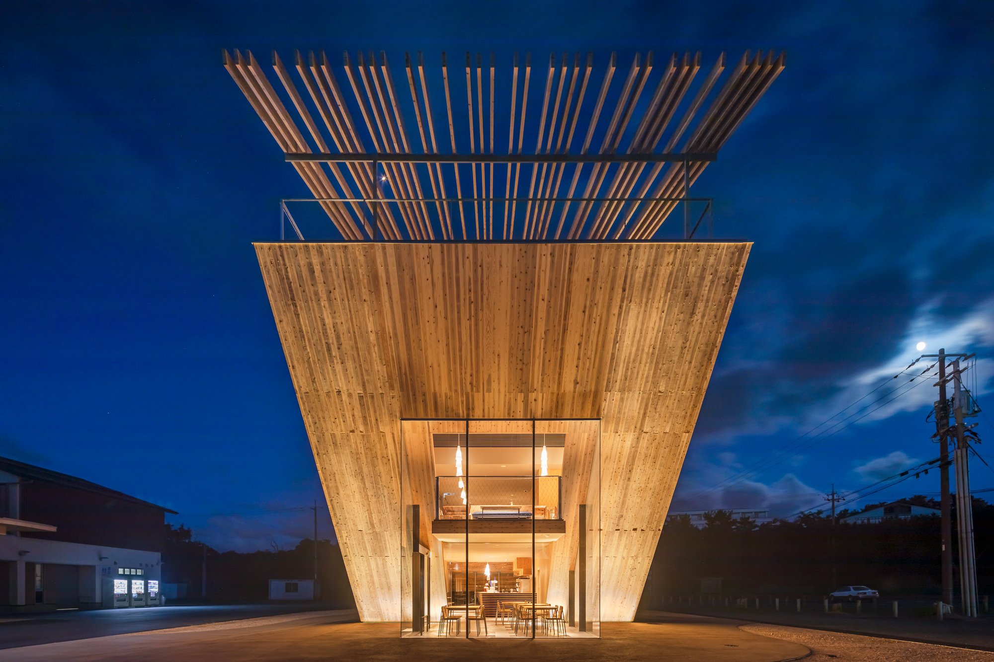 Kengo Kuma Builds a CLT Staircase to the Sky Overlooking Japan's Largest Sand Dunes