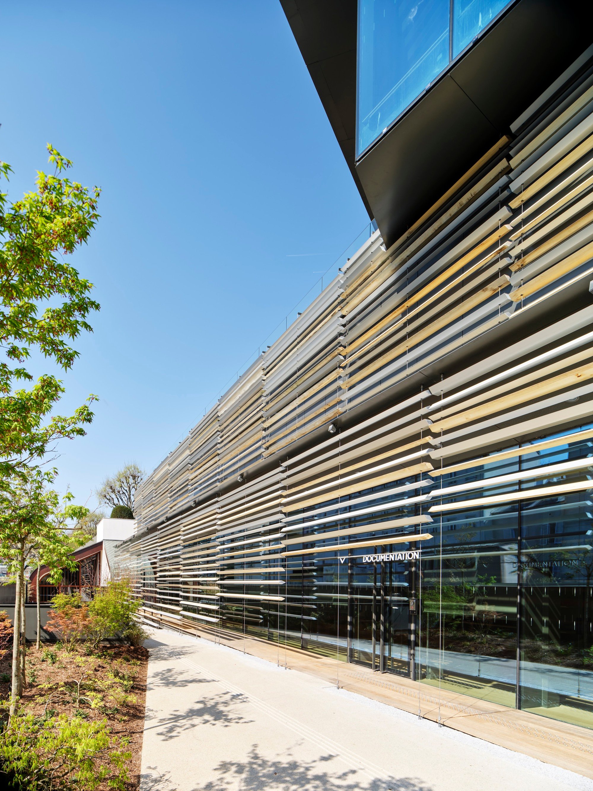 Kengo Kuma Wraps a Paris Museum in a Biological Skin of Aluminum and Wood