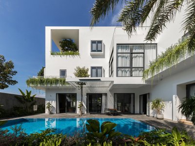 Story Architecture Wraps a Multigenerational Villa Around a Pool in Vietnam