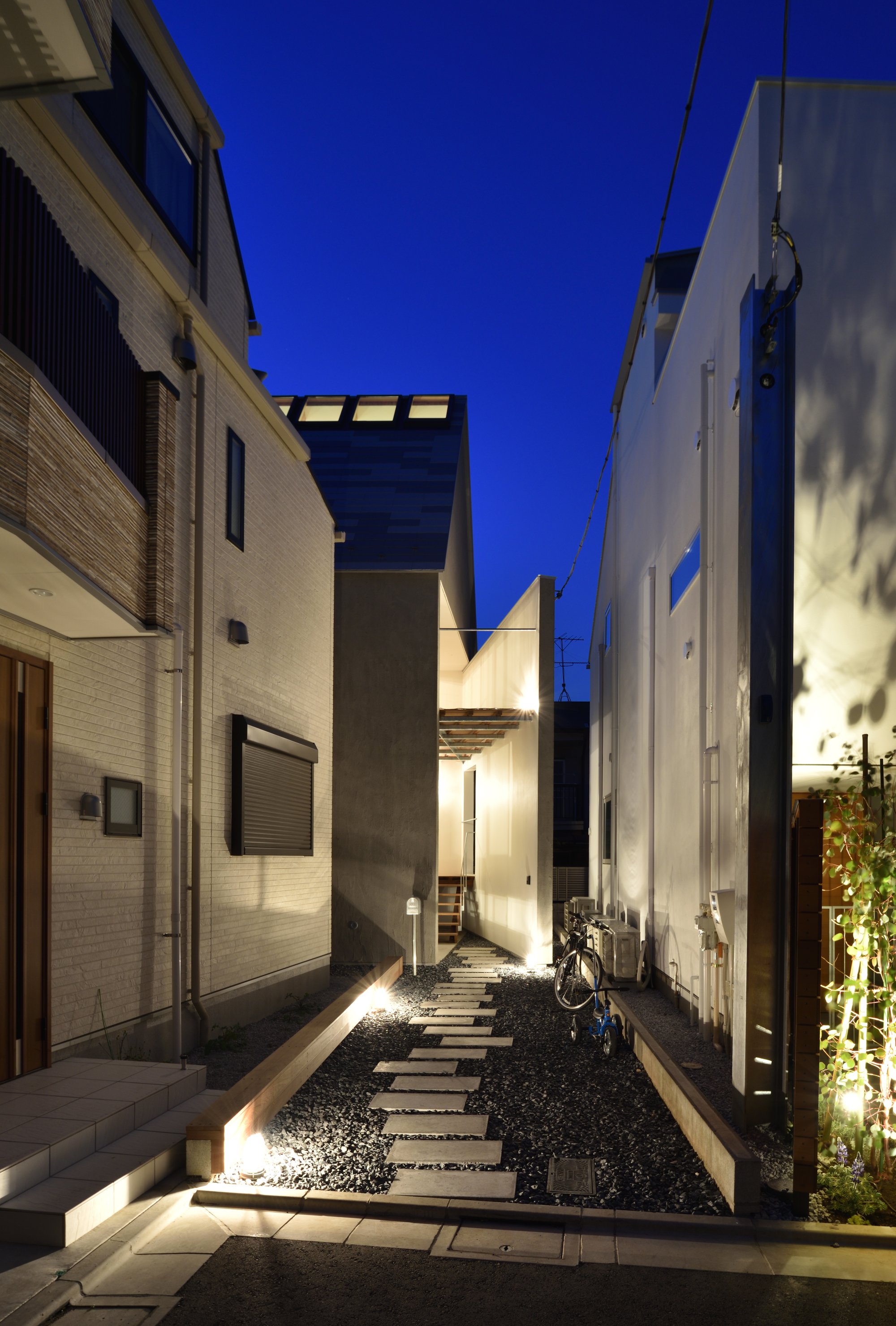 Niji Architects Carves Light into a Flag-Lot-Within-a-Flag-Lot in Tokyo's Meguro Ward