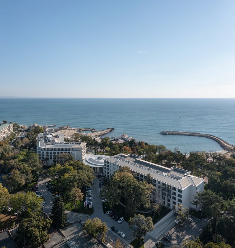 STARH Wraps 420 Rooms in Flattened Arches to Preserve a Century-Old Pine Forest on the Black Sea