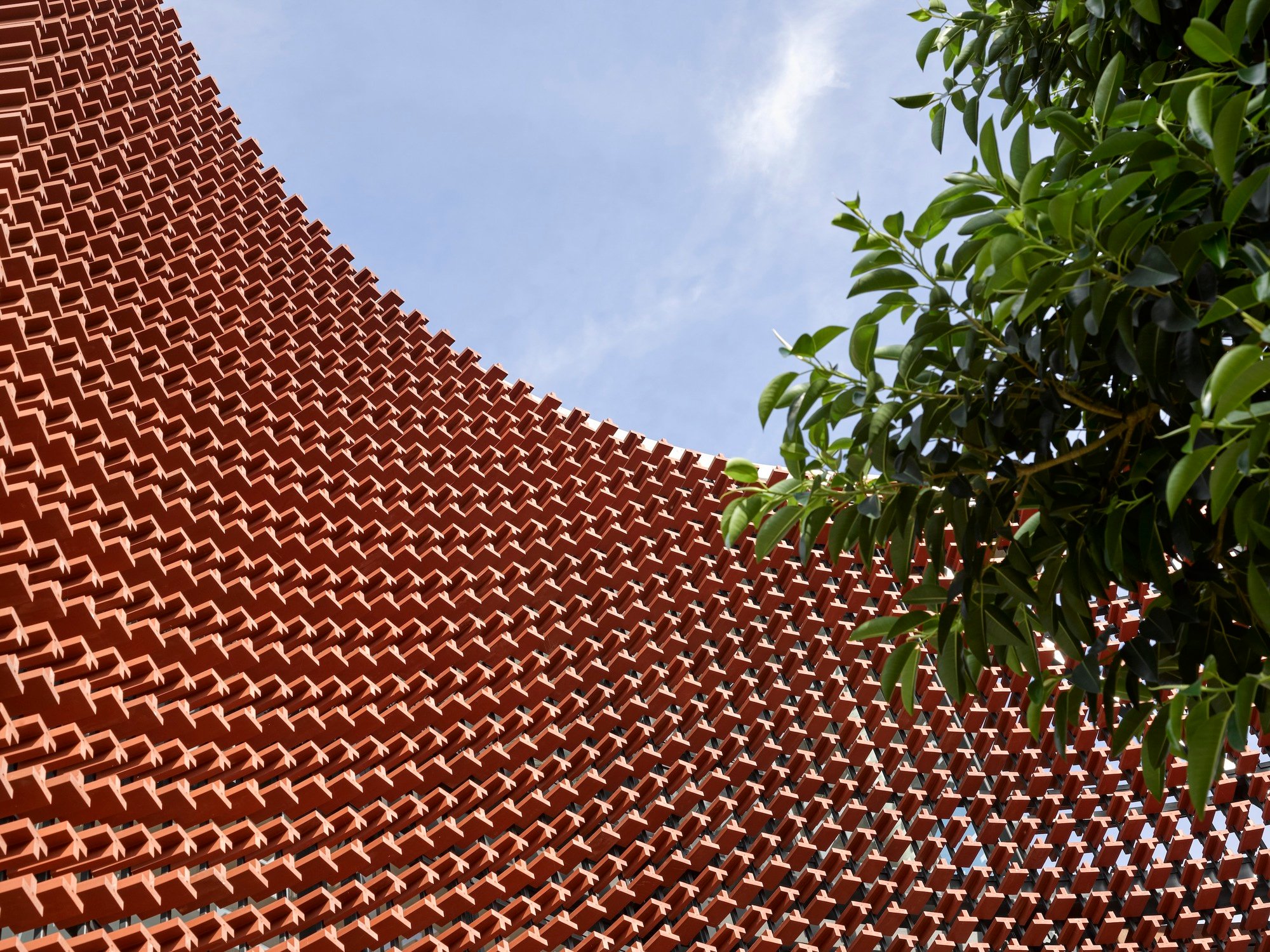 bureau^proberts Wraps a Brisbane Commercial Center in a Clay Screen That Inverts the Brick