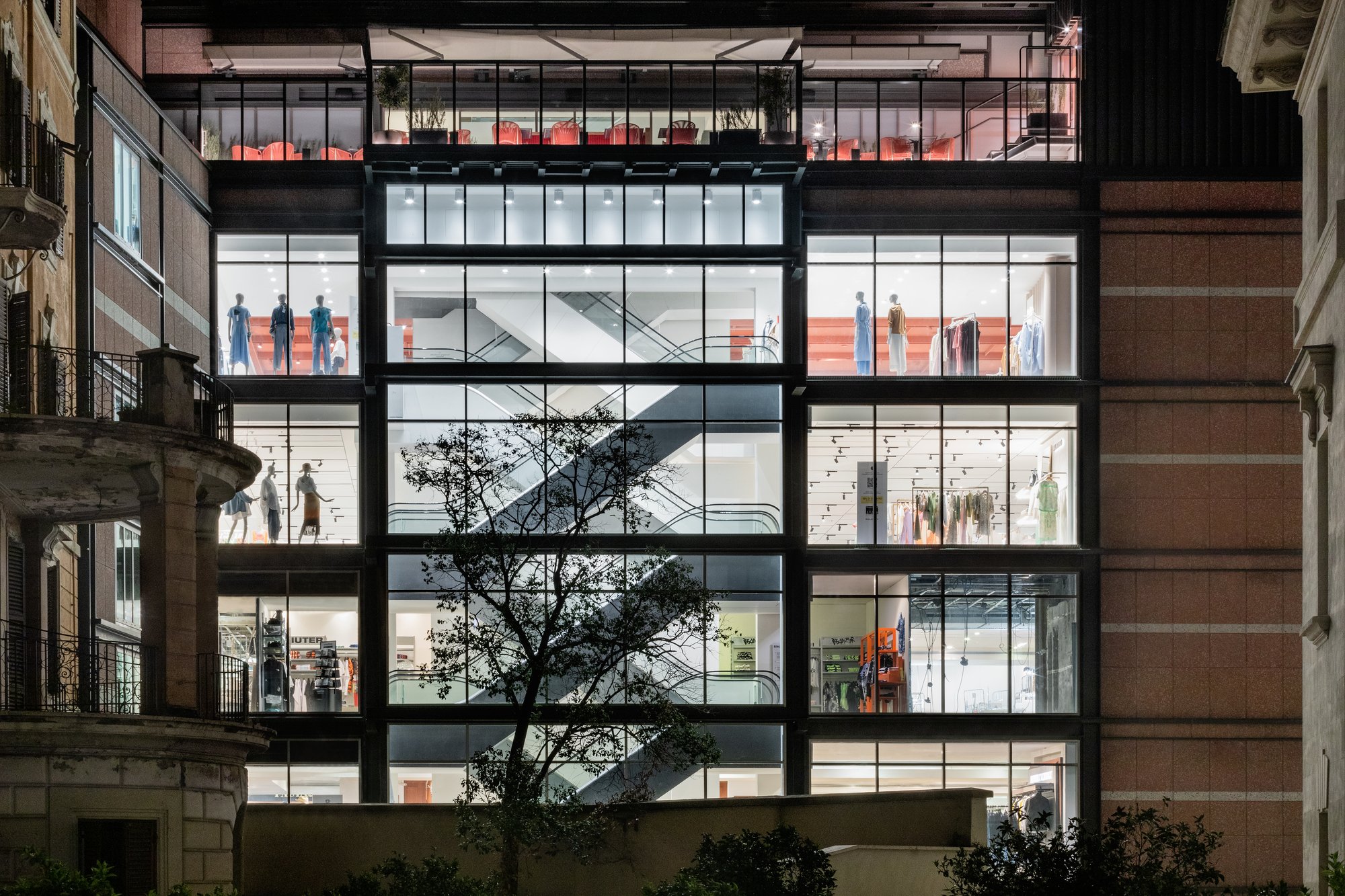 2050+ Refurbishes Rome's La Rinascente, Balancing Franco Albini's Legacy with a New Rooftop Life