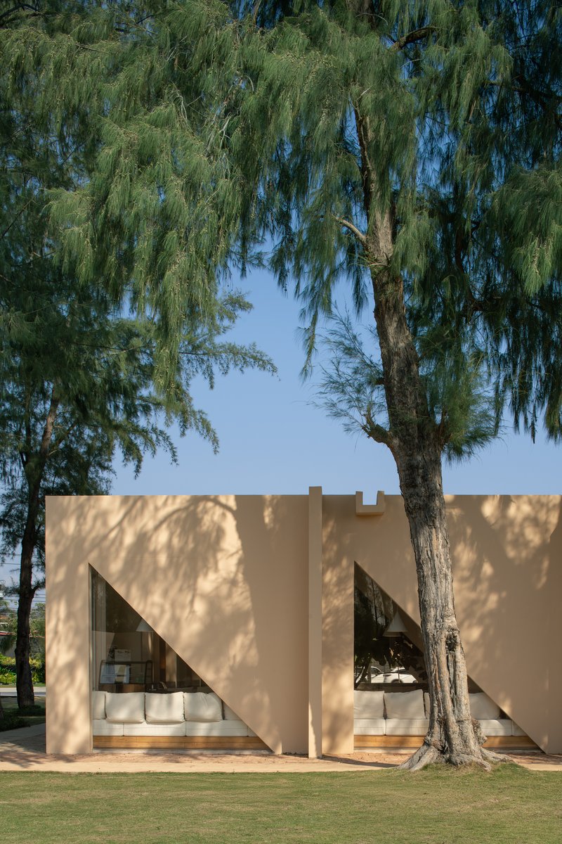 Pinto Builds a Faceless Pavilion Beneath Casuarina Trees on Thailand's Rayong Coast