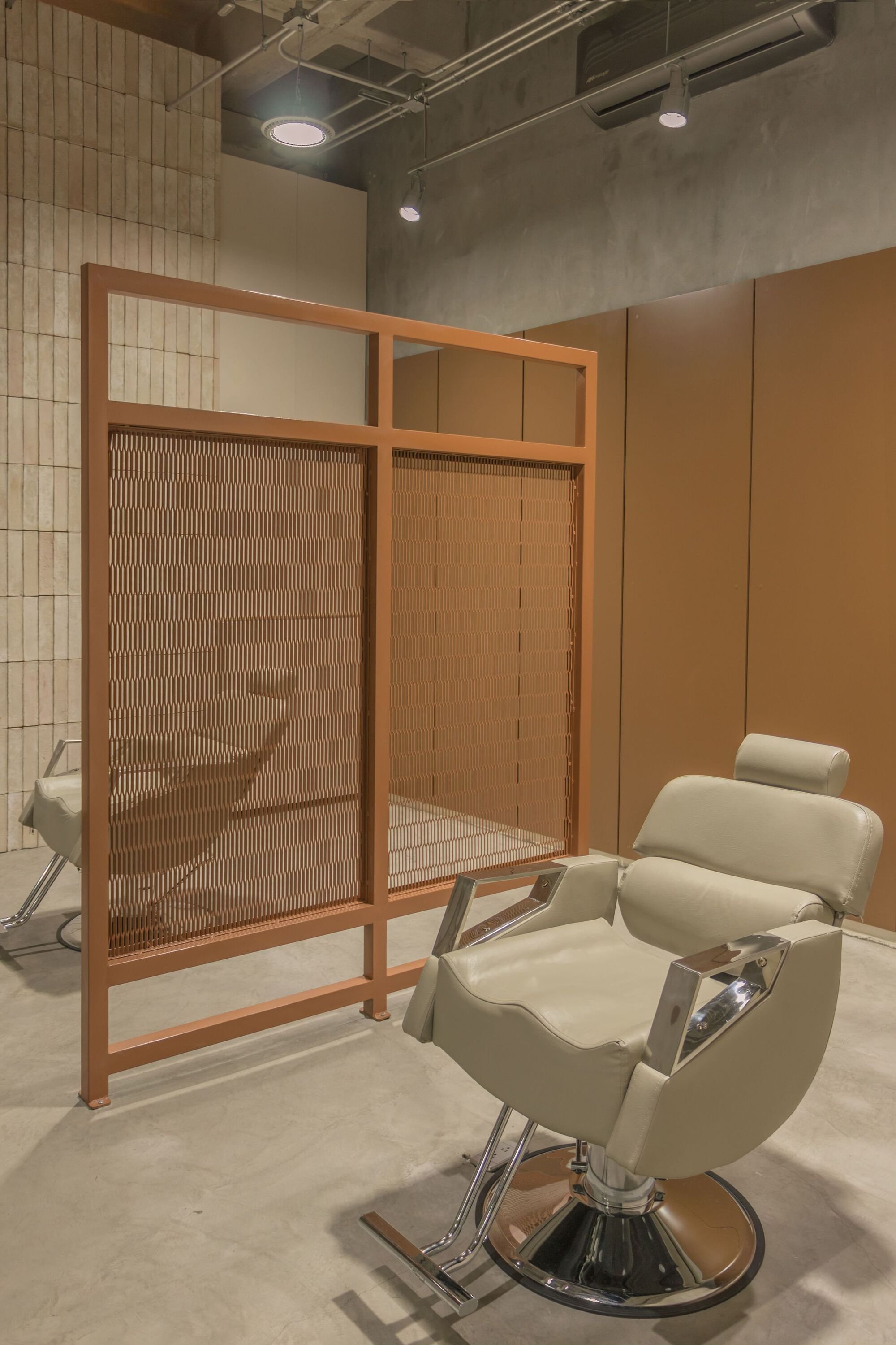 Grupo Espacio Vita Turns 35 Square Meters into a Copper-and-Concrete Facial Fitness Lab in Puebla
