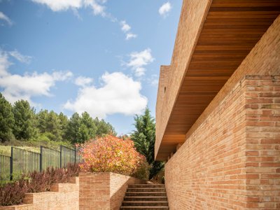 Rodrigo Nuñez Arquitectos Terraces a 900 m² Brick House into a Forest Edge in León