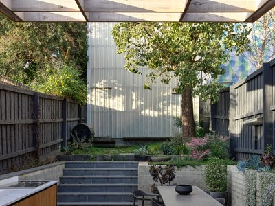 Krisna Cheung Architects Dissolves a Melbourne Terrace House into Its Own Backyard