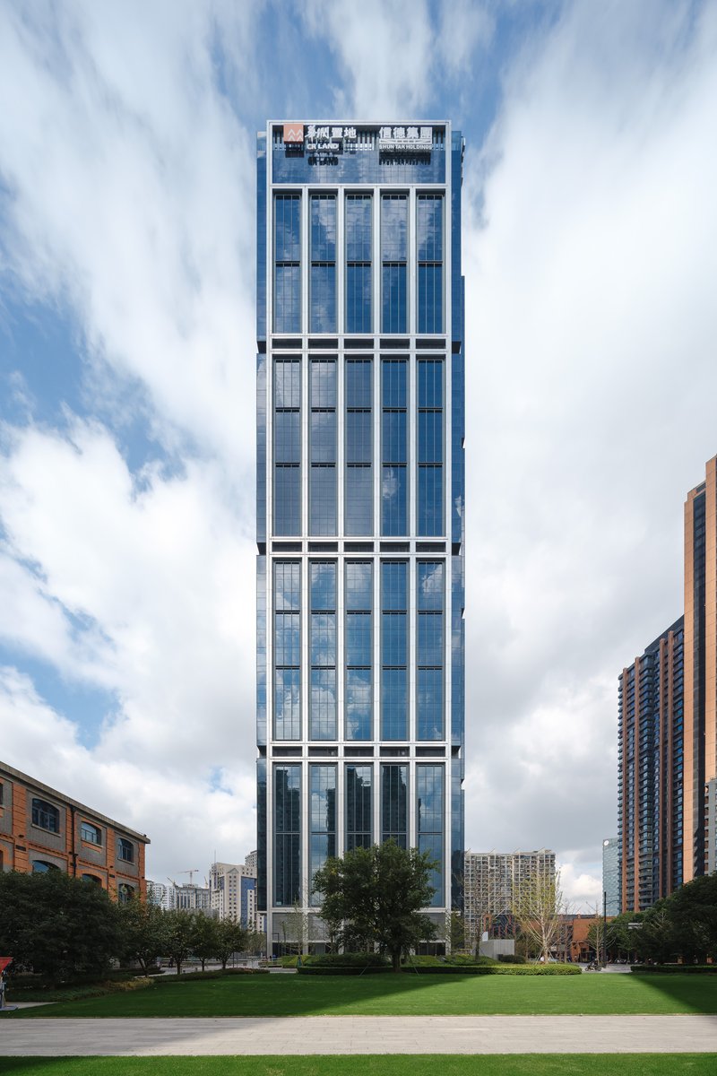 Foster + Partners Wraps a 200-Meter Shanghai Tower in Stainless Steel and Industrial Memory